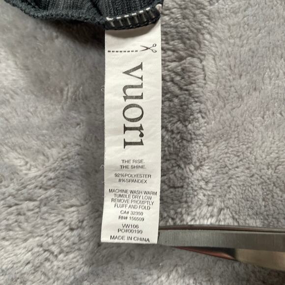 Vuori Lux Performance Tee Large Grey Workout Athleisure Hiking Quick Dry - Picture 4 of 9